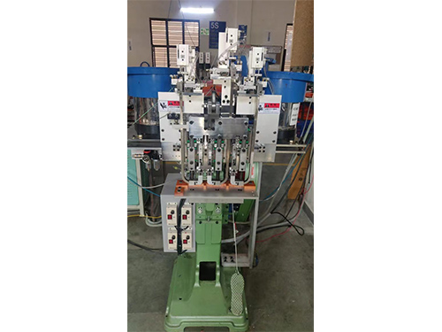 三头蝌蚪夹 自动打钉机